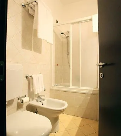 Otel Airport 4*
